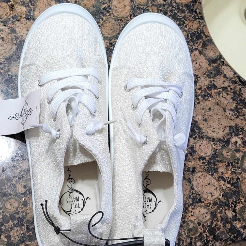 Perfect white slip ons, NWT🎊🎉🤍🤍 - Picture 8 of 8